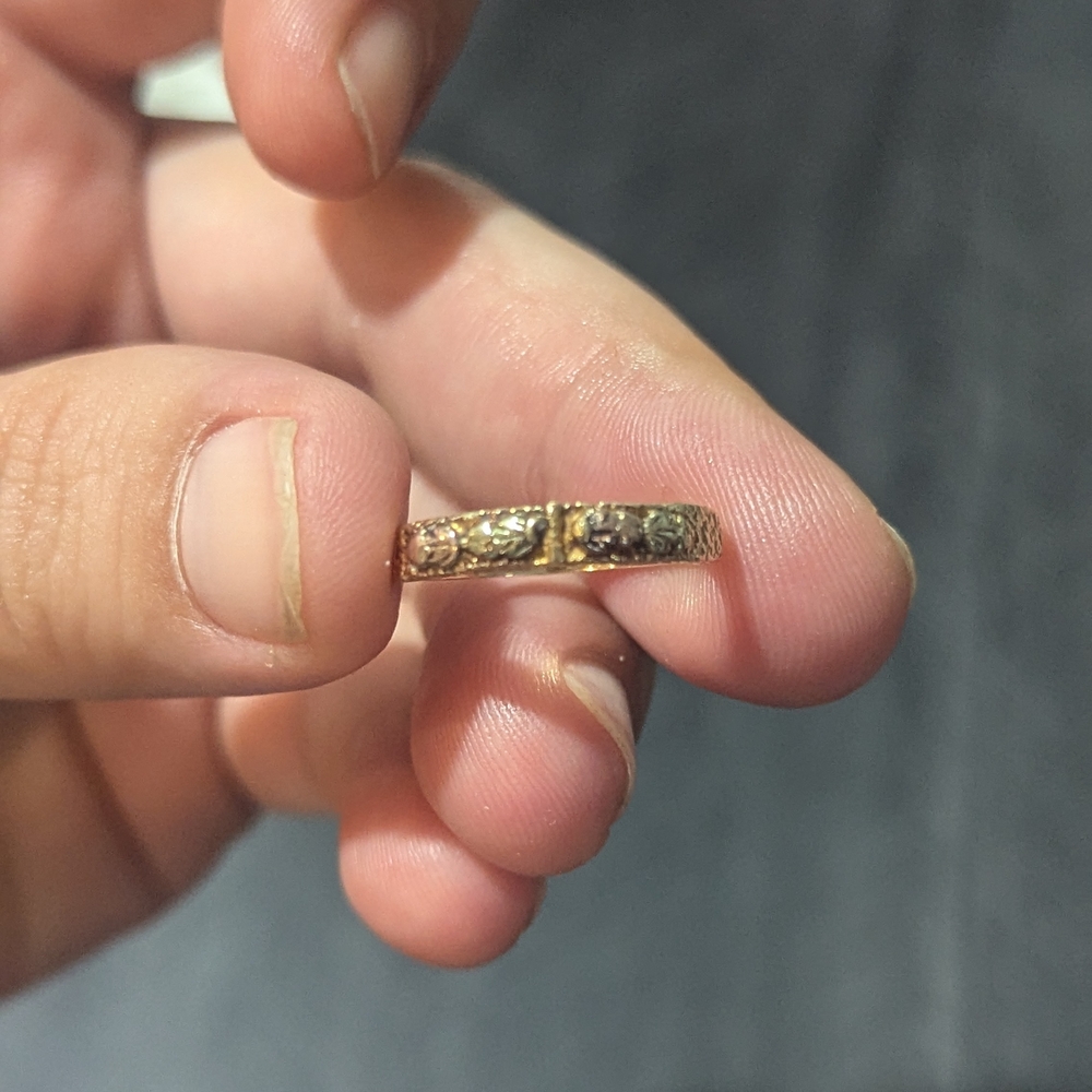 Gold Multi-Stone Jewelry Ring with Pavé Details